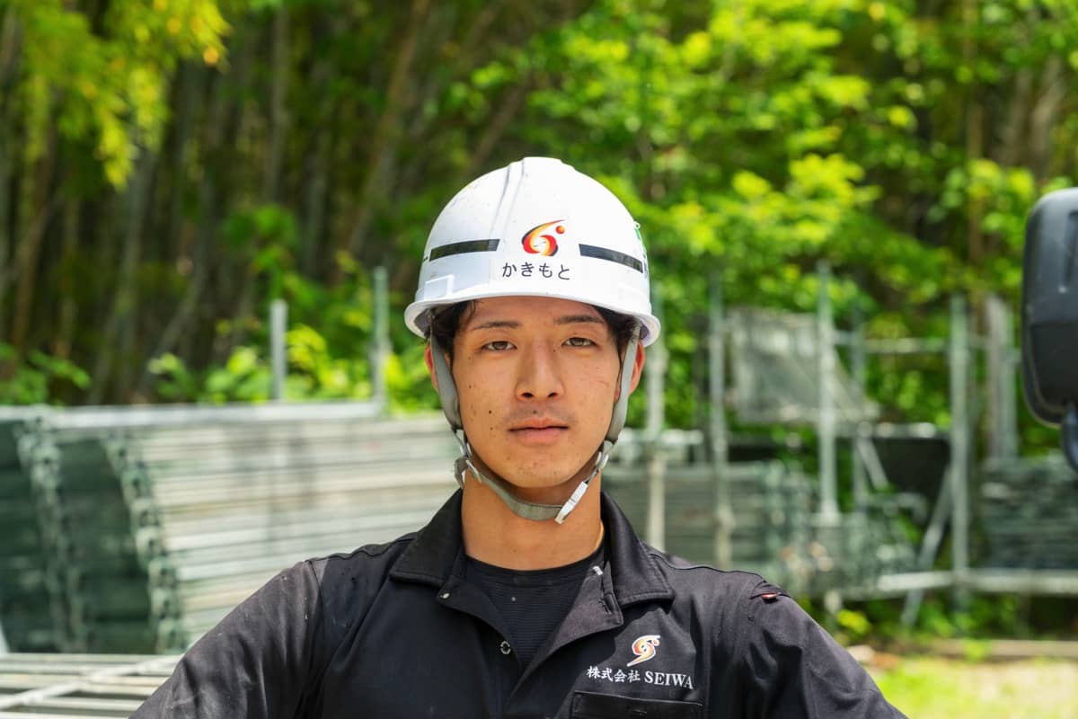 作業着の男性社員